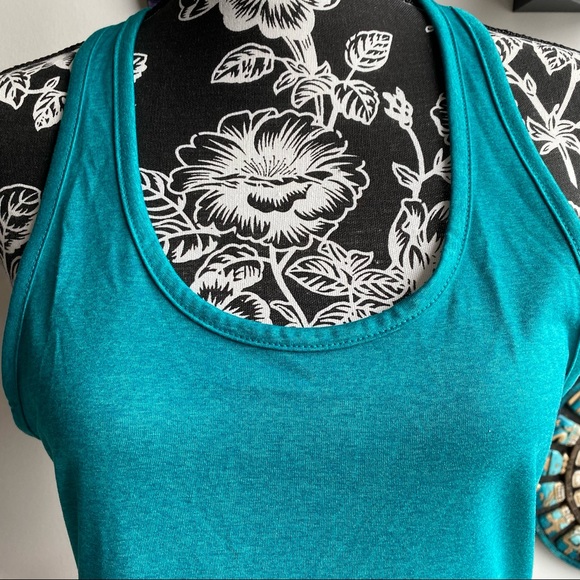 NWOT Nike DRI-FIT slim fit tank - Picture 3 of 6